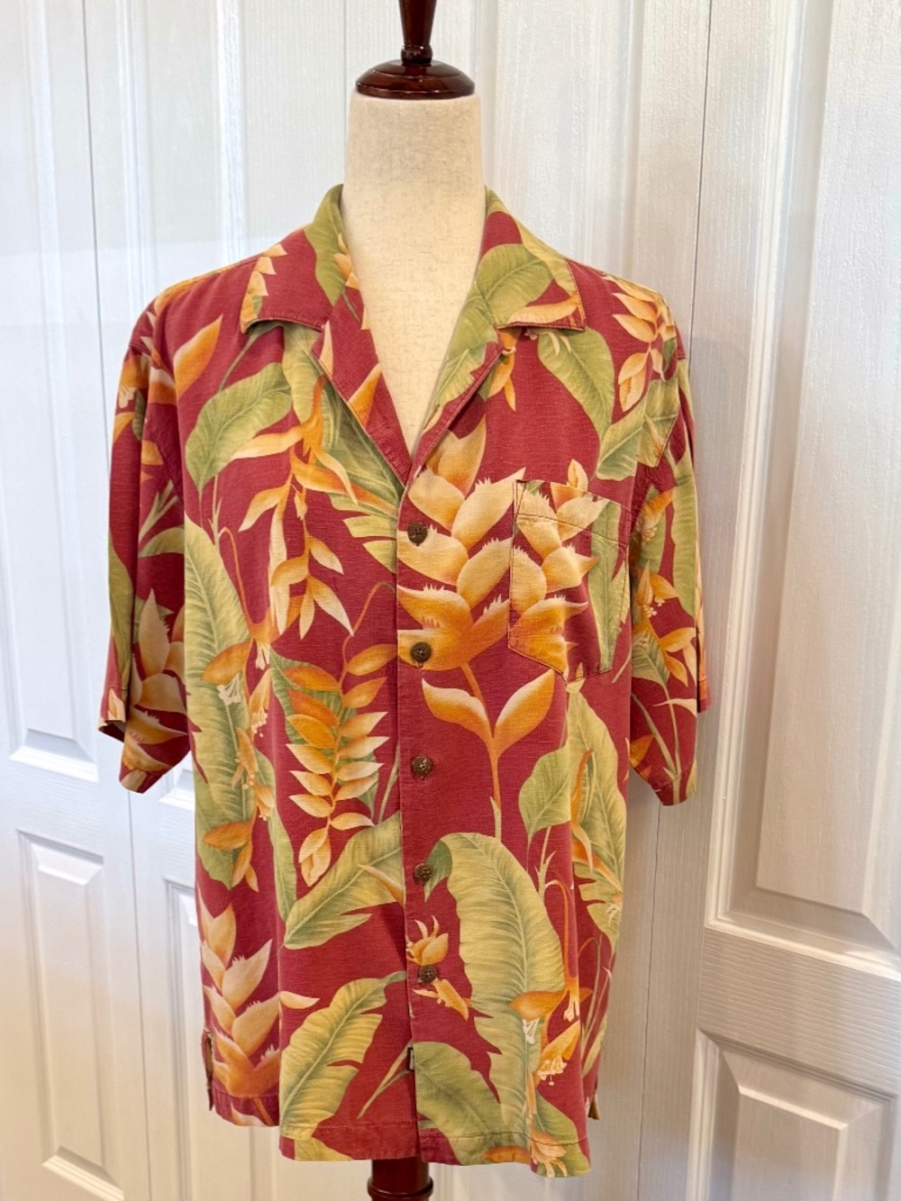 Men's Size Med Tropical 100% Silk Shirt by Seven Palm, Short Sleeve, Button Up